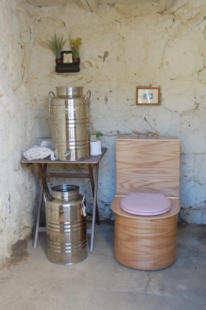 The Benefits of Using a Composting Toilet in an Off-Grid Setting ...